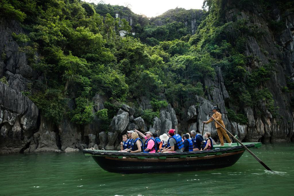 Apricot Premium Cruise Hotell Ha Long Exteriör bild